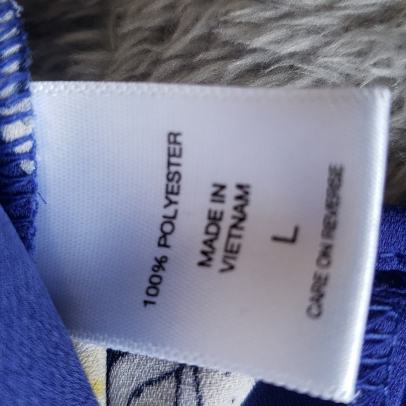 Soho Jeans. Unique Elegant Blue Chain/Belt & Floral Print Women's Top Size L - Picture 15 of 16